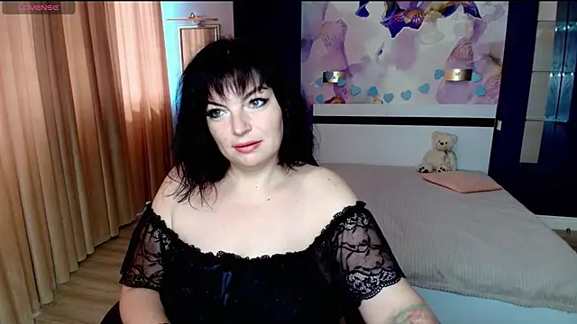 Victoria booth online show from 07.16.26