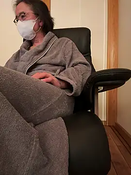 Snapshot of hiroshi-1964 chatting on 02.26.26 hiroshi-1964 online show from 02.26.26