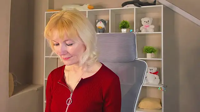 Julie Lucas online show from 04.08.26