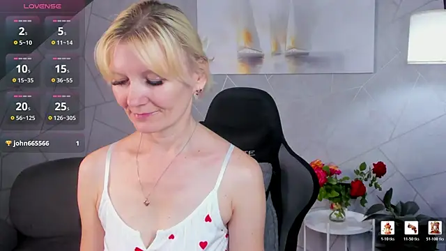 Snapshot of Julie_Lucas chatting on 07.09.26 Julie Lucas online show from 07.09.26