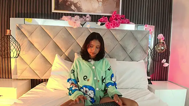 Real virgin Pussy online show from 05.13.26