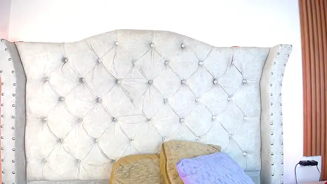Violet Collins1 online show from 06.04.26