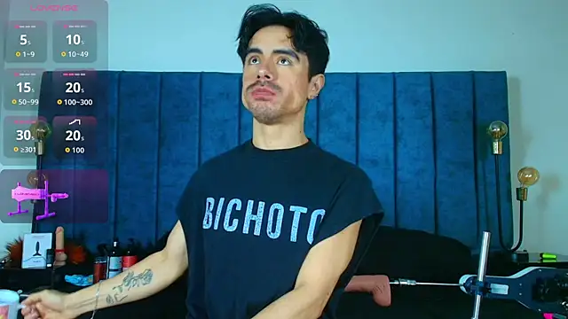 Ethan Briggs  online show from 04.01.26