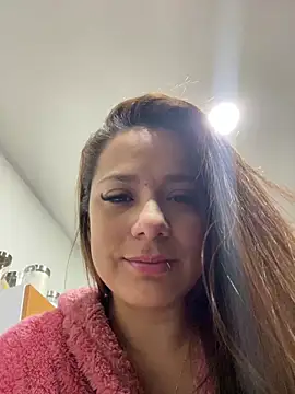 Pretty  Milf online show from 03.20.26