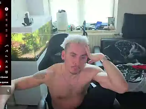Snapshot of Rayzel_White chatting on 04.29.26 Rayzel White online show from 04.29.26