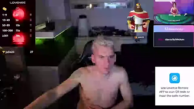 Snapshot of Rayzel_White chatting on 05.13.26 Rayzel White online show from 05.13.26