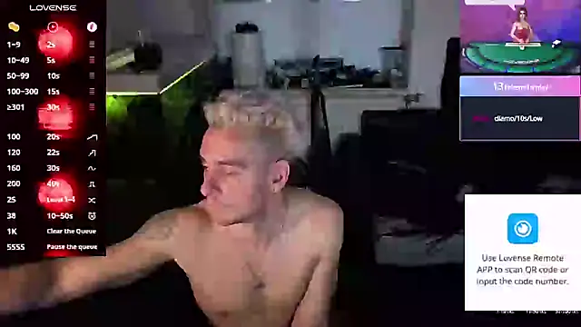 Snapshot of Rayzel_White chatting on 05.16.26 Rayzel White online show from 05.16.26