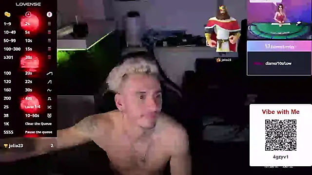Snapshot of Rayzel_White chatting on 05.17.26 Rayzel White online show from 05.17.26