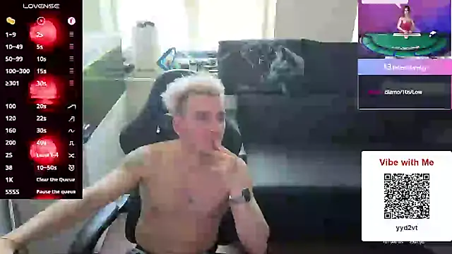 Snapshot of Rayzel_White chatting on 05.22.26 Rayzel White online show from 05.22.26