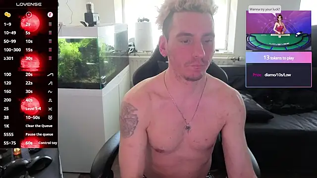 Snapshot of Rayzel_White chatting on 05.31.26 Rayzel White online show from 05.31.26
