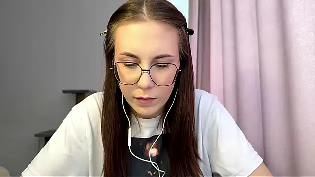 Snapshot of JanelleCourville chatting on 02.22.26 JanelleCourville online show from 02.22.26