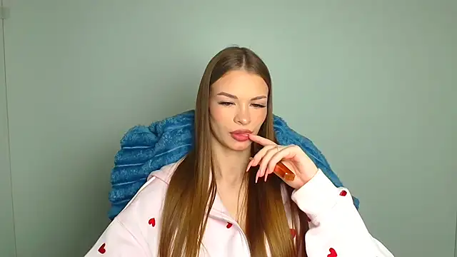 Snapshot of Lina_Loveuu chatting on 04.18.26 Lina Loveuu online show from 04.18.26