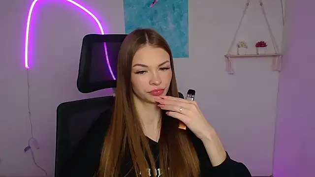 Snapshot of Lina_Loveuu chatting on 04.21.26 Lina Loveuu online show from 04.21.26