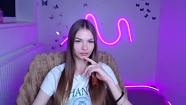 Snapshot of Lina_Loveuu chatting on 05.08.26 Lina Loveuu online show from 05.08.26