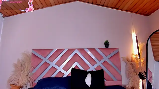 ella  olmos online show from 07.06.26