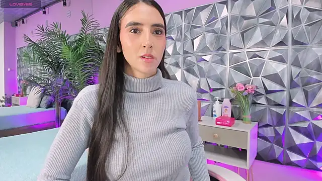Itzel Geneva online show from 05.14.26