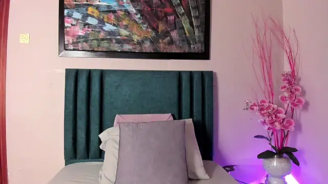 TessaMonroee online show from 04.15.26