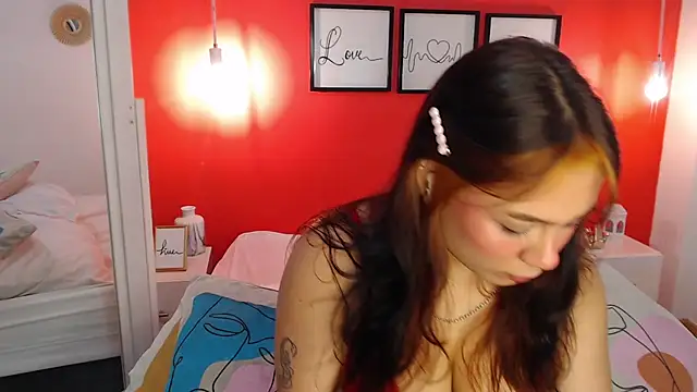 Snapshot of MaddyOwens_5 chatting on 04.10.26 MaddyOwens 5 online show from 04.10.26