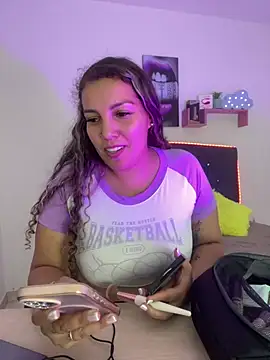 Snapshot of ISIS17_EF chatting on 01.14.26 ISIS17 EF online show from 01.14.26