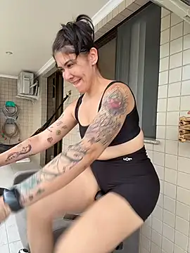 Snapshot of LivA89 chatting on 02.18.26 LivA89 online show from 02.18.26