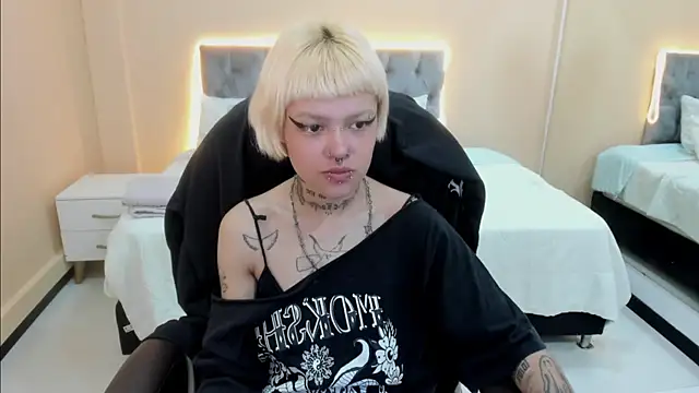 Snapshot of Bela_Craxkerr chatting on 04.17.26 Bela Craxkerr online show from 04.17.26