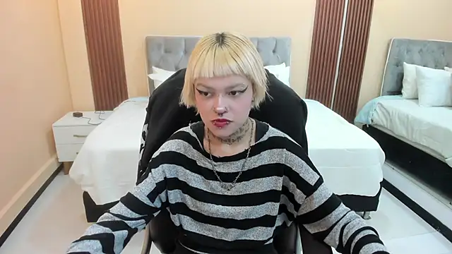 Snapshot of Bela_Craxkerr chatting on 04.25.26 Bela Craxkerr online show from 04.25.26