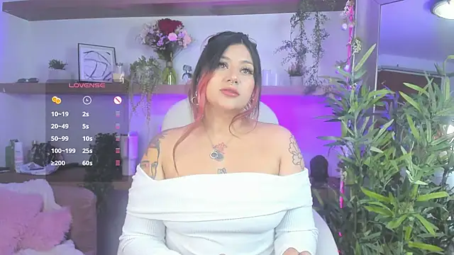 Snapshot of _Lorraine_v chatting on 05.05.26 Lorraine v online show from 05.05.26