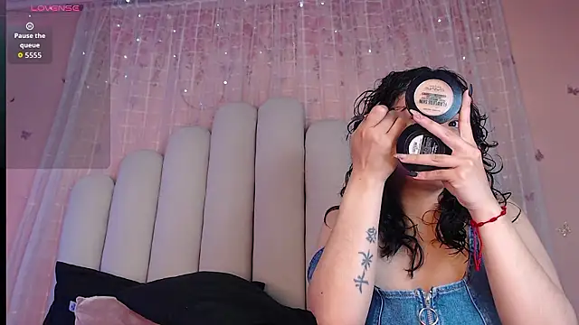 Snapshot of RoseConor_ chatting on 02.11.26 RoseConor online show from 02.11.26