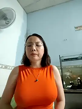 Snapshot of Famrita chatting on 02.20.26 Famrita online show from 02.20.26