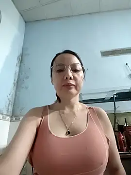 Snapshot of Famrita chatting on 02.25.26 Famrita online show from 02.25.26