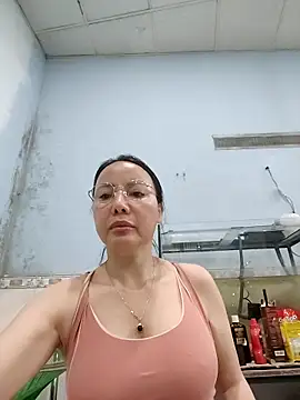 Snapshot of Famrita chatting on 02.26.26 Famrita online show from 02.26.26