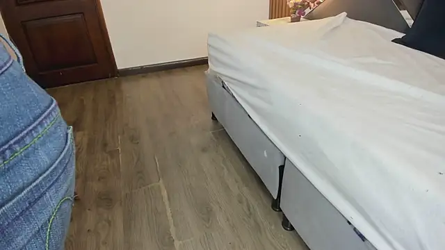 Ambarross  online show from 02.14.26