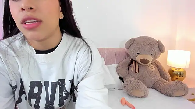 Snapshot of _Caamilaa_ chatting on 01.15.26 Caamilaa online show from 01.15.26