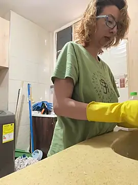 Snapshot of RavenEllieUniverse chatting on 02.12.26 RavenEllieUniverse online show from 02.12.26