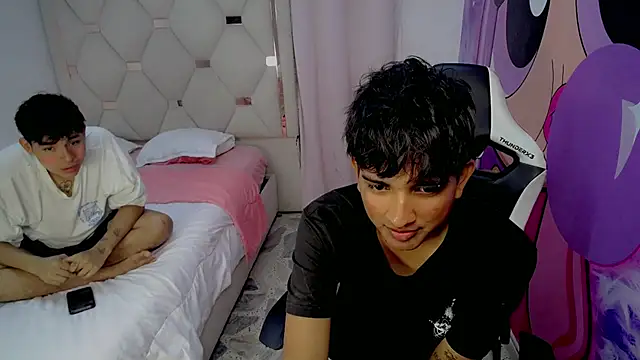 Snapshot of Maxwell_boys chatting on 02.05.26 Maxwell boys online show from 02.05.26