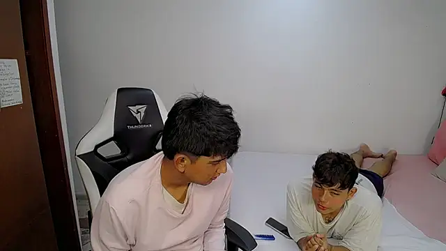 Snapshot of Maxwell_boys chatting on 02.25.26 Maxwell boys online show from 02.25.26