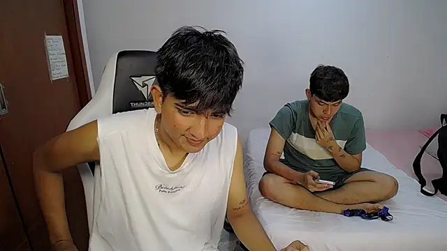 Snapshot of Maxwell_boys chatting on 02.26.26 Maxwell boys online show from 02.26.26