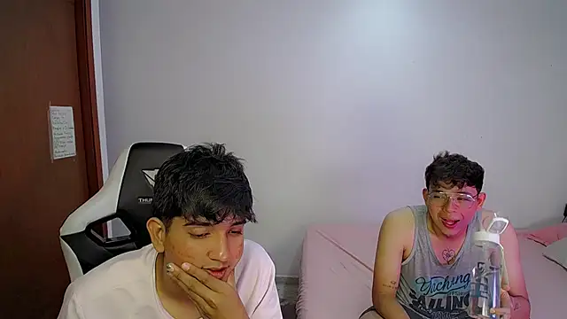 Snapshot of Maxwell_boys chatting on 02.27.26 Maxwell boys online show from 02.27.26