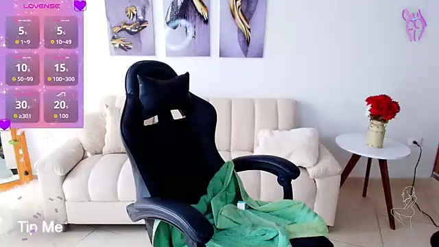 Snapshot of Cristina_Ferreir chatting on 03.24.26 Cristina Ferreir online show from 03.24.26