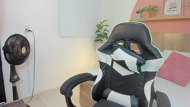 ivette swan online show from 02.05.26