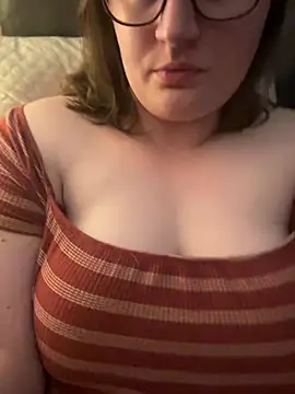 lucycomestrue online show from 07.03.26