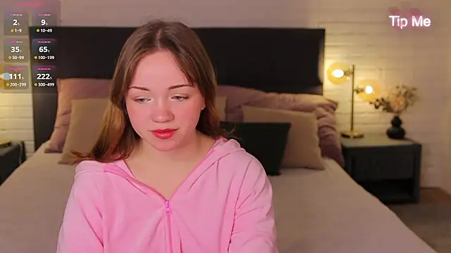 Kiss Moon online show from 02.05.26