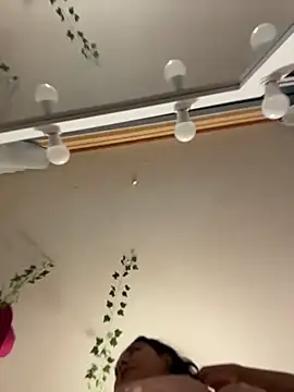 Nailealipsglossy online show from 03.05.26