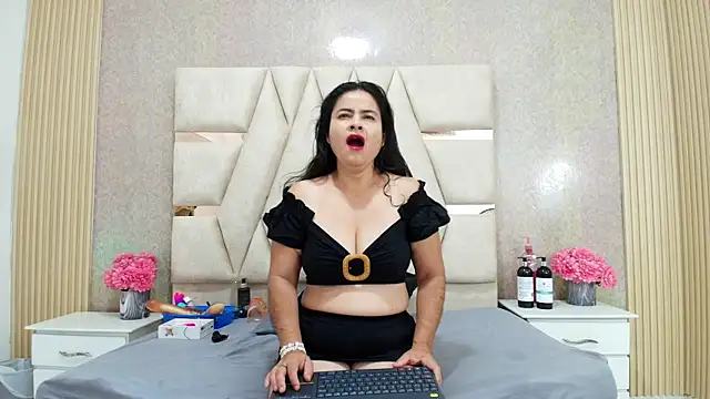 CrystallGomes online show from 04.10.26