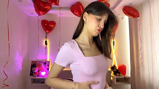 Snapshot of LouiseChavez chatting on 02.15.26 LouiseChavez online show from 02.15.26