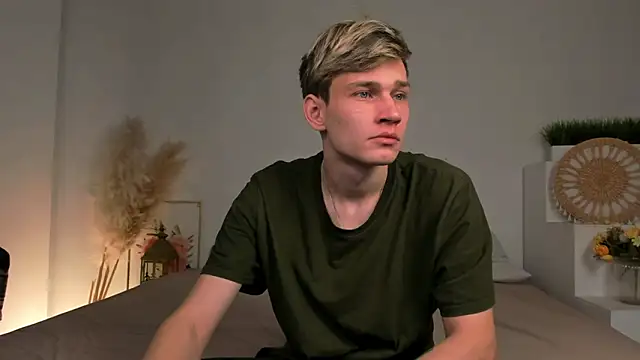 Snapshot of Volan_Starts chatting on 02.08.26 Volan Starts online show from 02.08.26