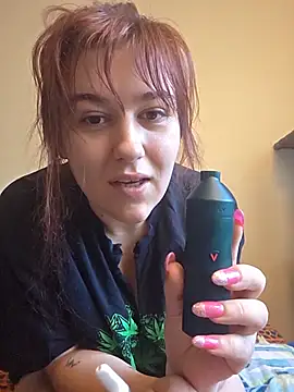 Snapshot of Ashlovescannabis chatting on 06.27.26 Ashlovescannabis online show from 06.27.26