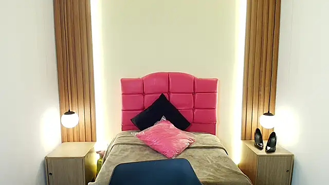 IvonneRoss  online show from 02.07.26