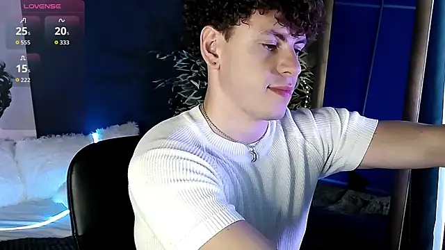 Snapshot of TylerGibson chatting on 06.18.26 TylerGibson online show from 06.18.26