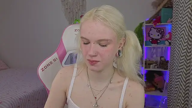 Mia WaterFall online show from 04.14.26